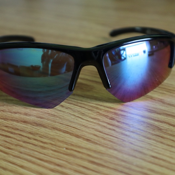 H&M Sporty Sunglasses with UV lenses - Picture 4 of 5